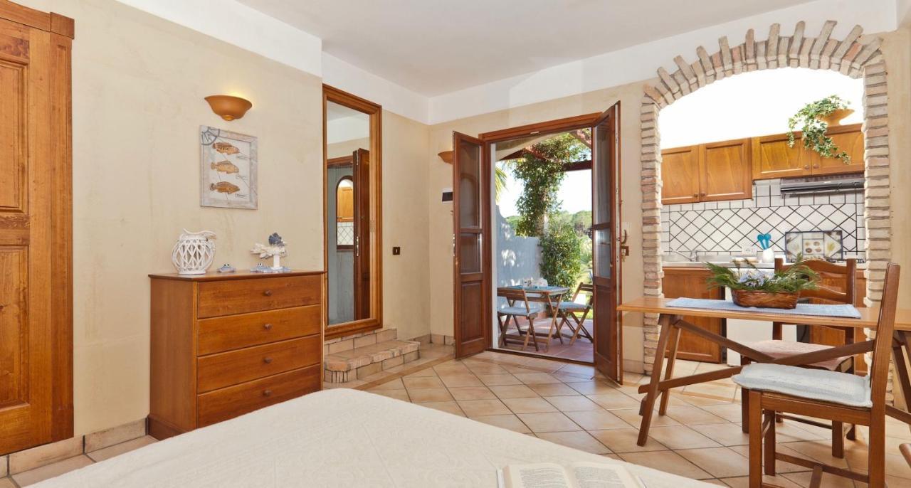 Apartments In Residence With Swimming Pool In Santa Margherita Di Pula, 250 Meters From The Sea Εξωτερικό φωτογραφία