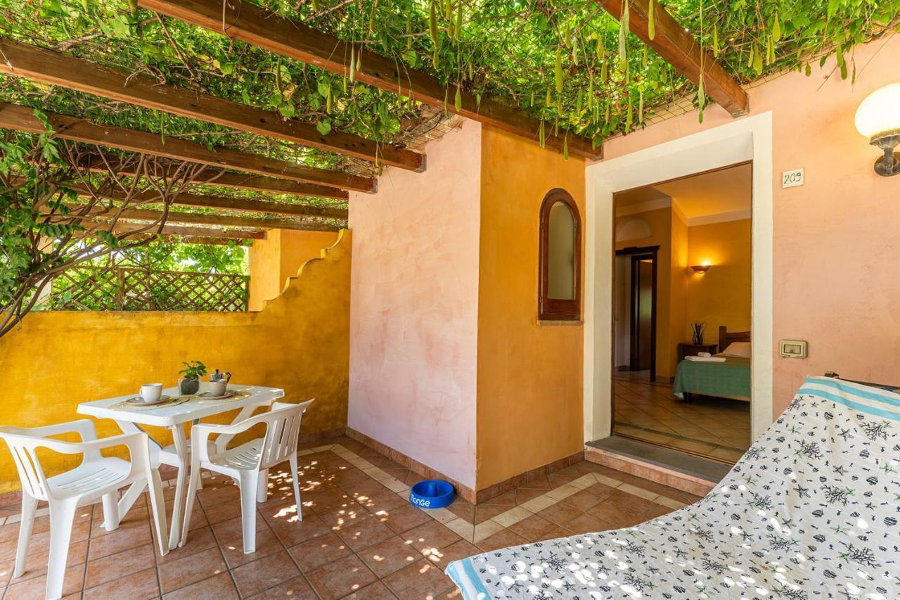 Apartments In Residence With Swimming Pool In Santa Margherita Di Pula, 250 Meters From The Sea Εξωτερικό φωτογραφία